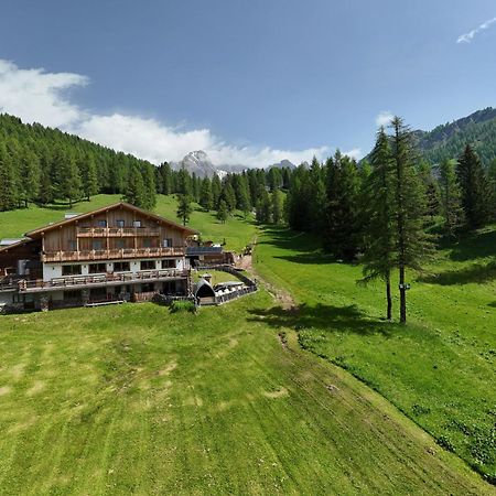 Rifugio Flora Alpina Hotel Passo San Pellegrino Kültér fotó